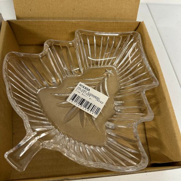 8" MIKASA Holiday Evergreen Christmas Holiday Tree Bowl, New in box - Picture 2 of 6